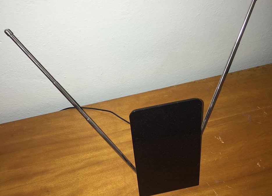 The indoor HDTV antenna is gaining popularity over orthodox cable tv networks